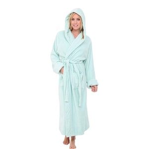 Alexander Del Rossa robe NWT